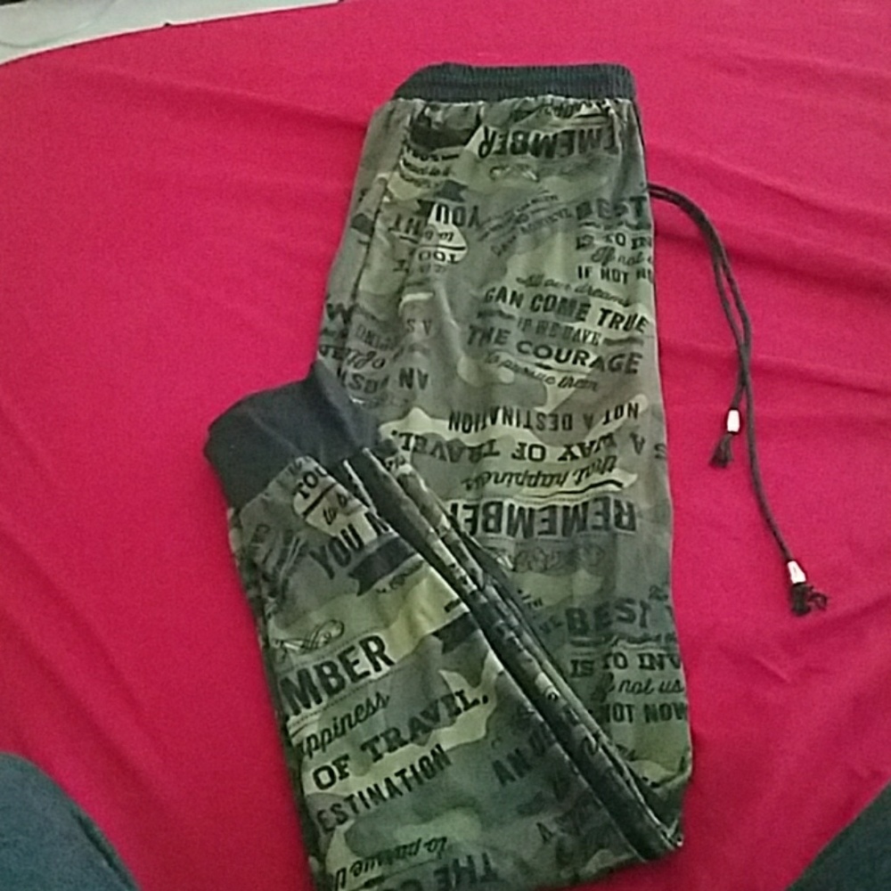 Indero Camo joggers